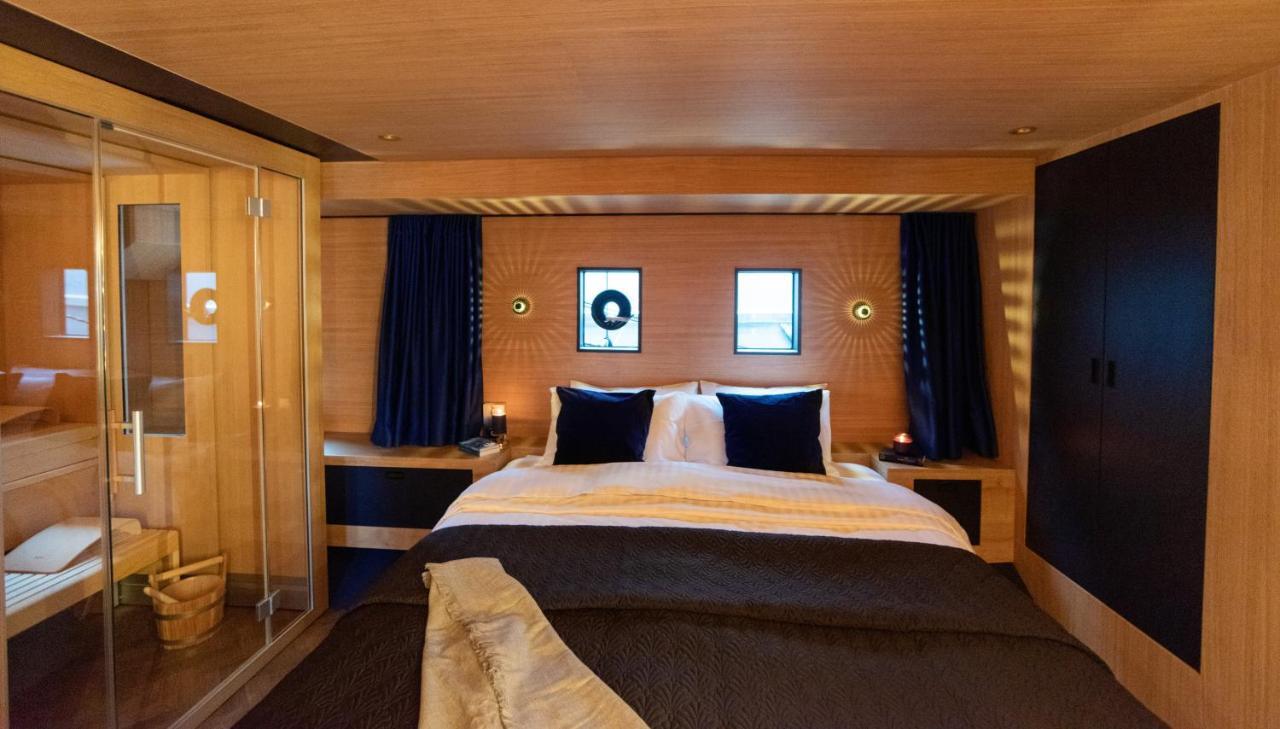 Botel Blue Motion Medienhafen